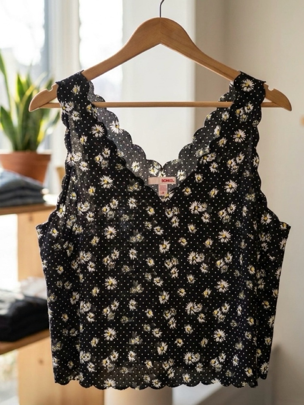BONGO Black Daisy Scallop Edge Camisole